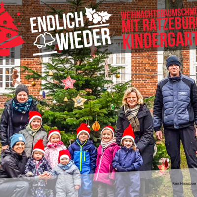 20221207_Weihnachtsbaumschm�cken vor dem Kreismuseum